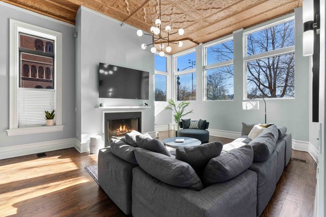 1400 W Chestnut Street 1, Chicago, IL 60642