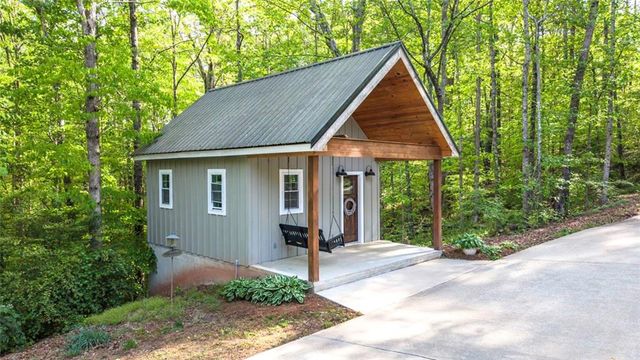 99 Oakland Court, Tallapoosa, GA 30176