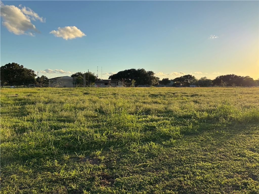 302 W Fannin St, Refugio, TX 78377 — exterior