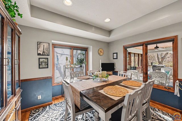 6033 SW 39th ST, Topeka, KS 66610