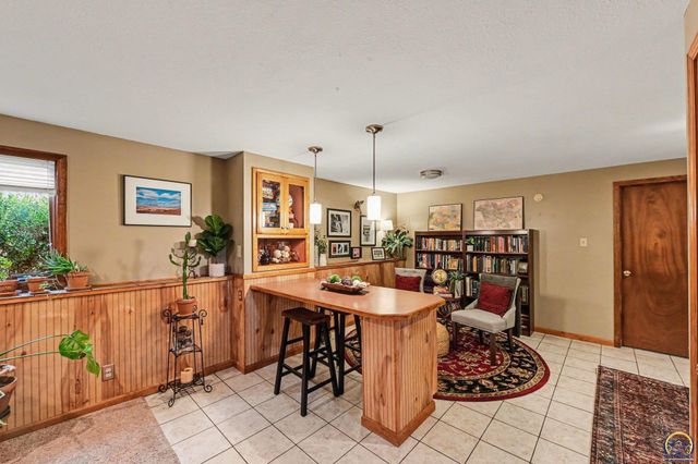 6033 SW 39th ST, Topeka, KS 66610