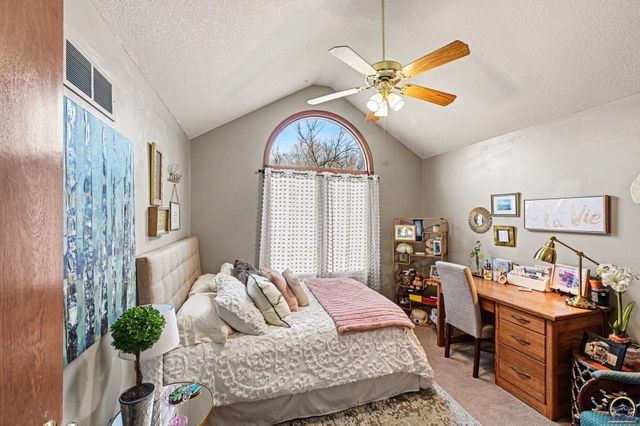 6033 SW 39th ST, Topeka, KS 66610