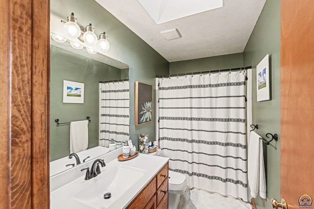 6033 SW 39th ST, Topeka, KS 66610