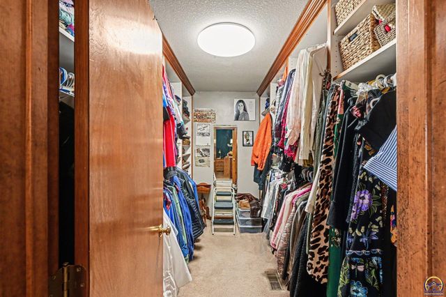 6033 SW 39th ST, Topeka, KS 66610