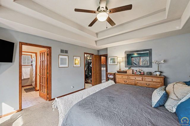 6033 SW 39th ST, Topeka, KS 66610