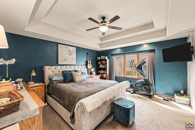 6033 SW 39th ST, Topeka, KS 66610