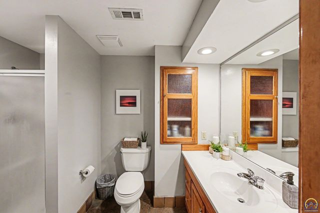 6033 SW 39th ST, Topeka, KS 66610