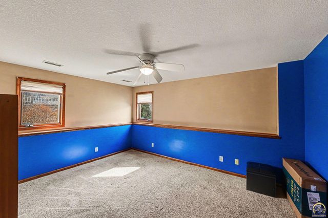 6033 SW 39th ST, Topeka, KS 66610