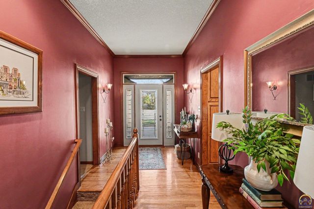 6033 SW 39th ST, Topeka, KS 66610