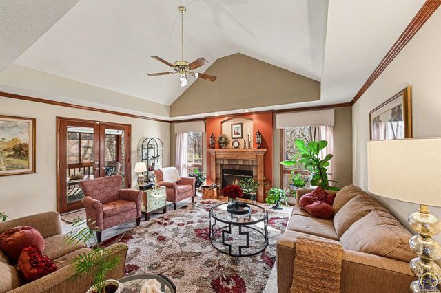 6033 SW 39th ST, Topeka, KS 66610