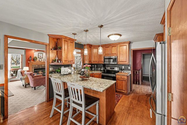 6033 SW 39th ST, Topeka, KS 66610