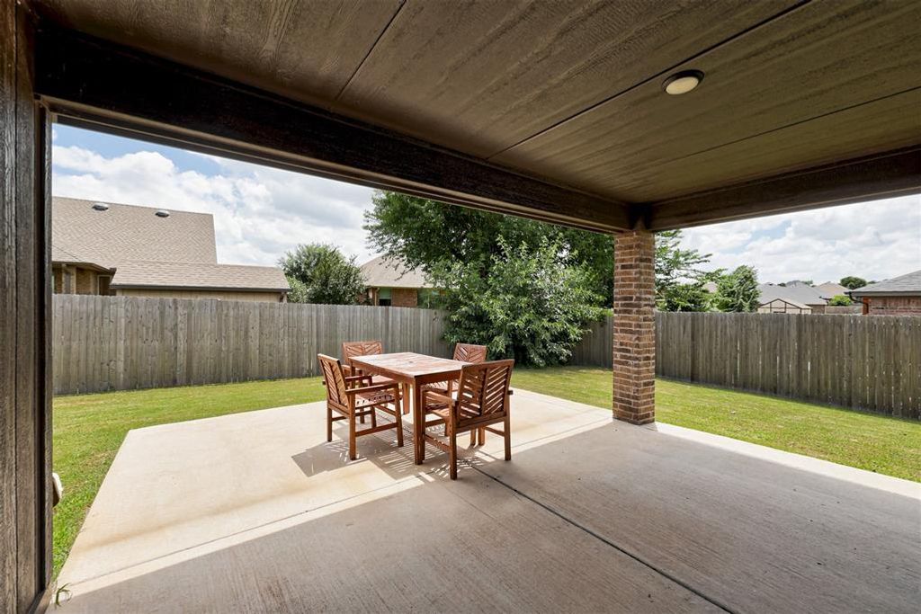 Image 40 of property listing at 324 Megan Court, Blanchard, OK 73010