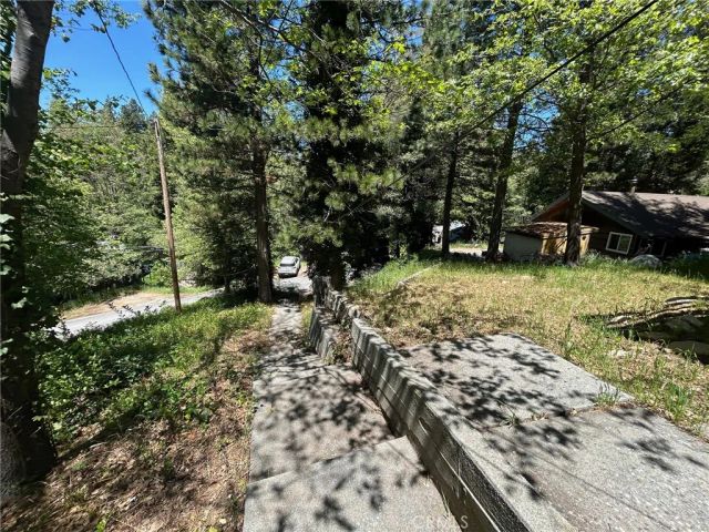 22951 Redwood, Crestline, CA 92325