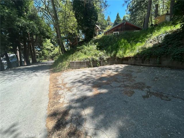 22951 Redwood, Crestline, CA 92325
