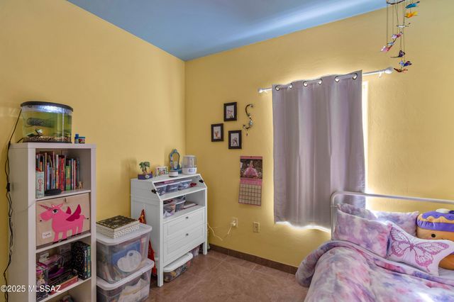 1999 W Bramburgh Court, Tucson, AZ 85713