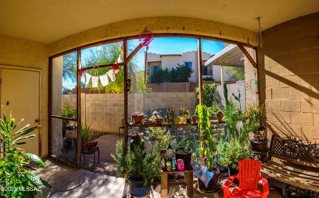 1999 W Bramburgh Court, Tucson, AZ 85713