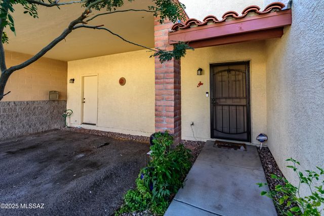 1999 W Bramburgh Court, Tucson, AZ 85713