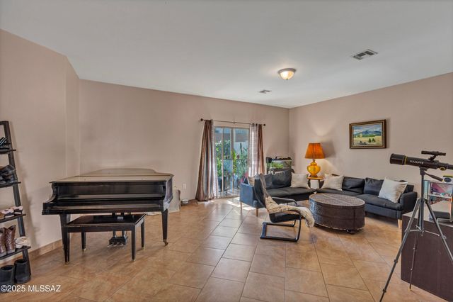 1999 W Bramburgh Court, Tucson, AZ 85713