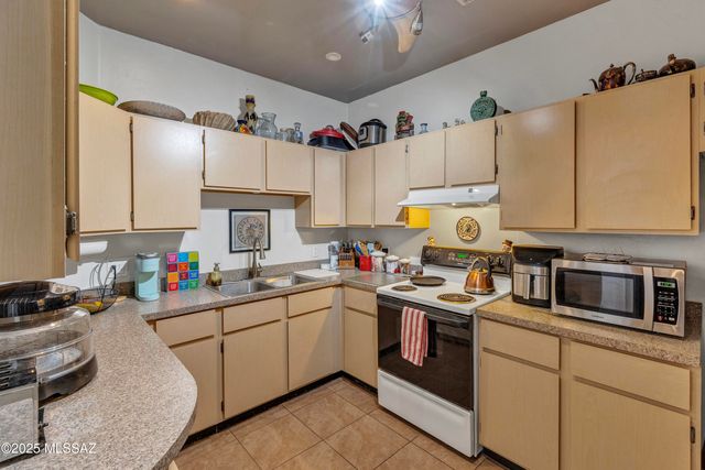 1999 W Bramburgh Court, Tucson, AZ 85713