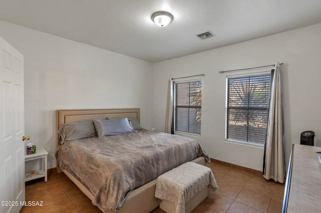 1999 W Bramburgh Court, Tucson, AZ 85713