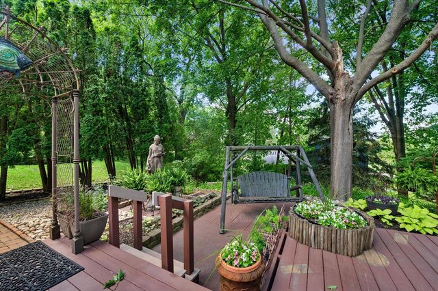 717 Mansfield CIRCLE, Hartland, WI 53029