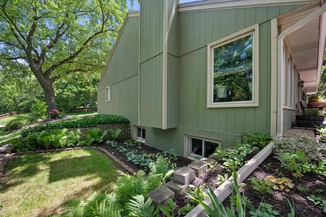 717 Mansfield CIRCLE, Hartland, WI 53029