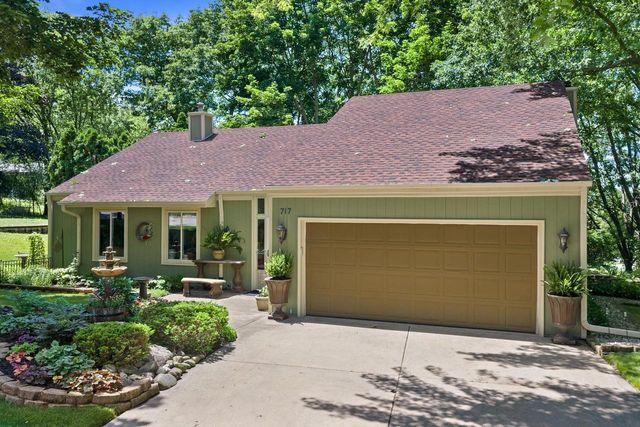 717 Mansfield CIRCLE, Hartland, WI 53029