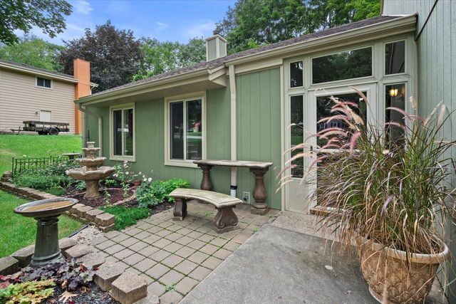 717 Mansfield CIRCLE, Hartland, WI 53029