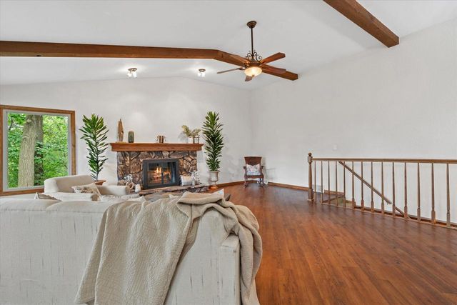 717 Mansfield CIRCLE, Hartland, WI 53029
