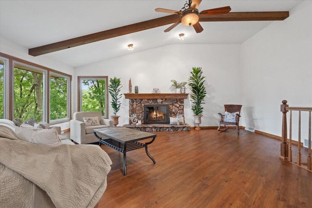 717 Mansfield CIRCLE, Hartland, WI 53029