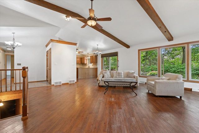 717 Mansfield CIRCLE, Hartland, WI 53029