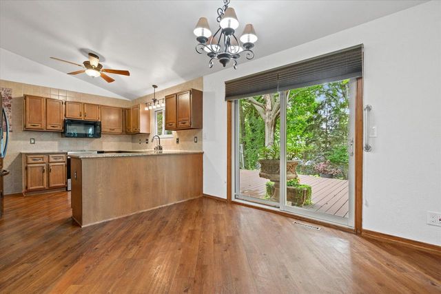 717 Mansfield CIRCLE, Hartland, WI 53029
