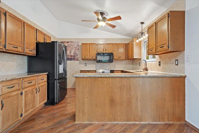 717 Mansfield CIRCLE, Hartland, WI 53029