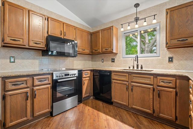 717 Mansfield CIRCLE, Hartland, WI 53029