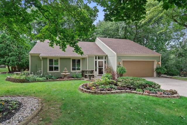 717 Mansfield CIRCLE, Hartland, WI 53029