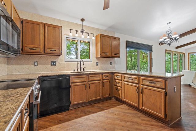 717 Mansfield CIRCLE, Hartland, WI 53029