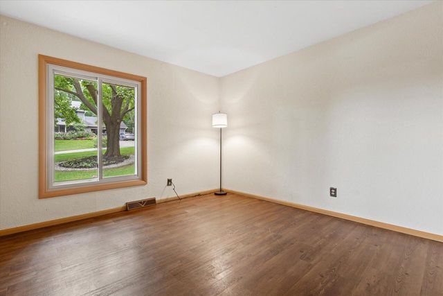 717 Mansfield CIRCLE, Hartland, WI 53029