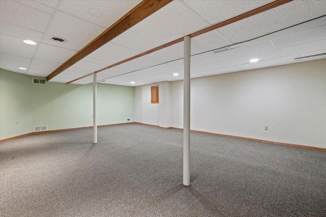 717 Mansfield CIRCLE, Hartland, WI 53029