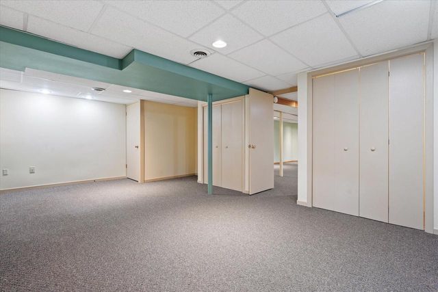 717 Mansfield CIRCLE, Hartland, WI 53029