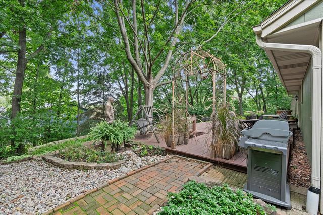 717 Mansfield CIRCLE, Hartland, WI 53029