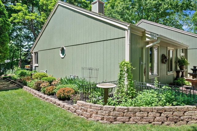 717 Mansfield CIRCLE, Hartland, WI 53029
