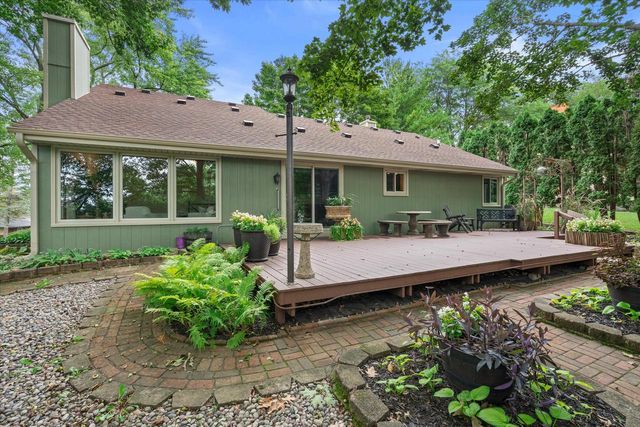 717 Mansfield CIRCLE, Hartland, WI 53029
