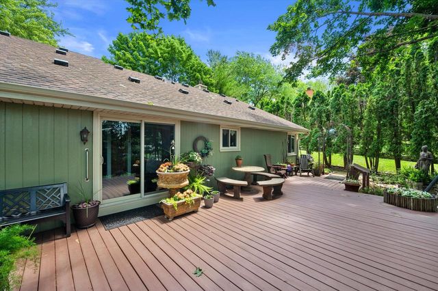 717 Mansfield CIRCLE, Hartland, WI 53029