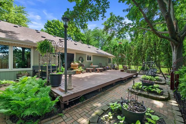717 Mansfield CIRCLE, Hartland, WI 53029