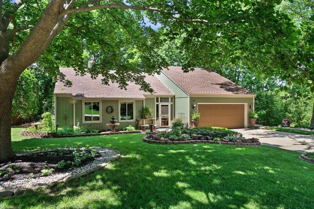 717 Mansfield CIRCLE, Hartland, WI 53029