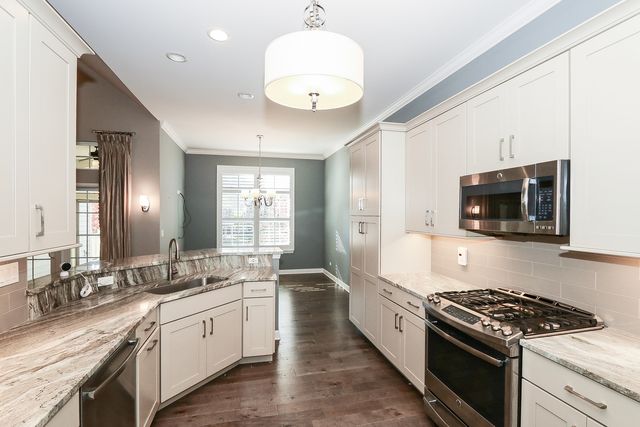 6 Sugar Maple Court, Lake In The Hills, IL 60156