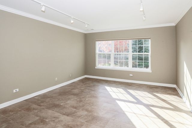 6 Sugar Maple Court, Lake In The Hills, IL 60156