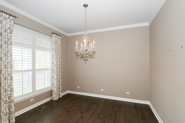 6 Sugar Maple Court, Lake In The Hills, IL 60156