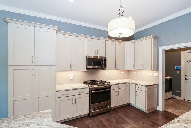 6 Sugar Maple Court, Lake In The Hills, IL 60156