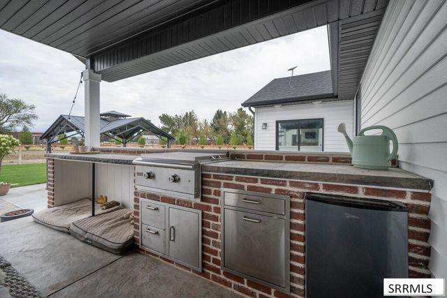 954 E 1100 N, Shelley, ID 83274